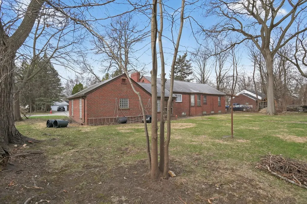 18759 Huntington Avenue Harper Woods City MI 48225