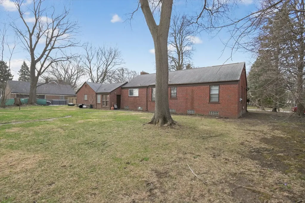 18759 Huntington Avenue Harper Woods City MI 48225