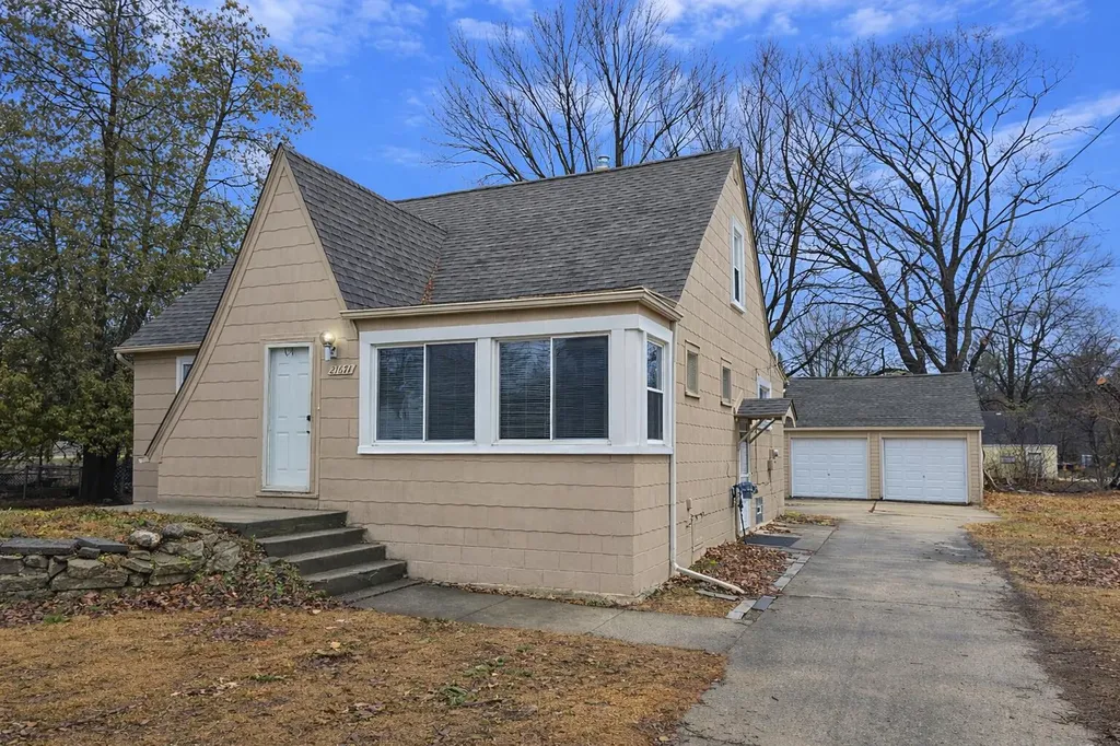 21671 Sunnyview Street Clinton Charter Township MI 48035