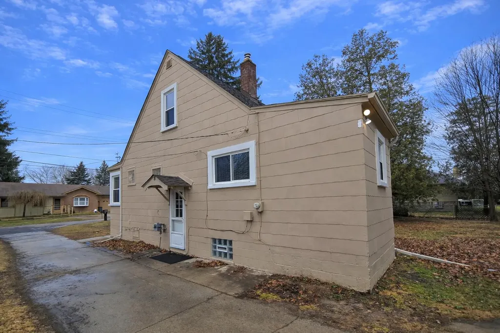 21671 Sunnyview Street Clinton Charter Township MI 48035