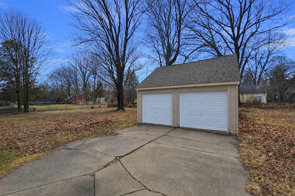 21671 Sunnyview Street Clinton Charter Township MI 48035
