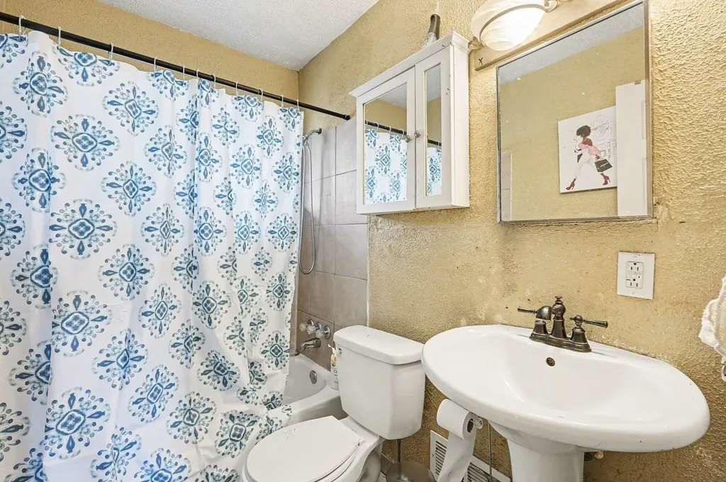 508 Linda Vista Drive Pontiac City MI 48342
