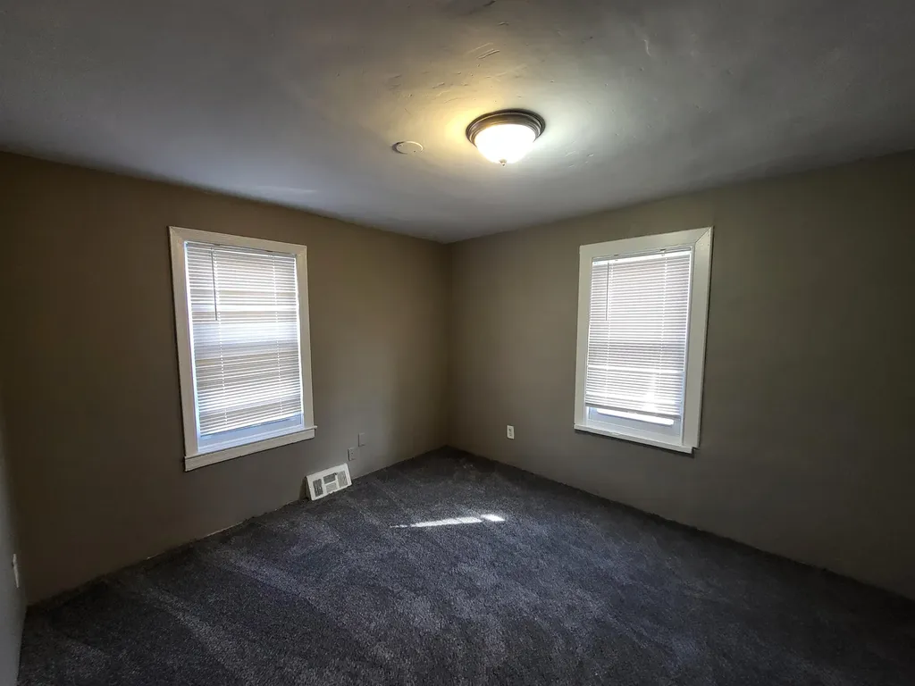 2216 Goulson Avenue Warren City MI 48091
