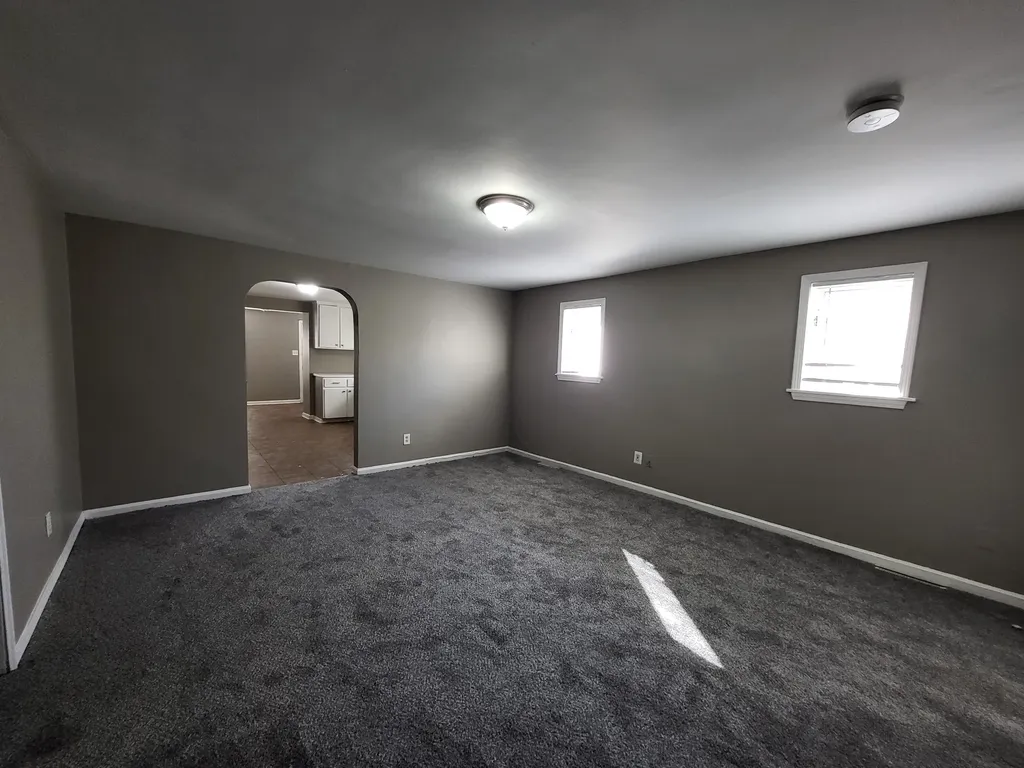 2216 Goulson Avenue Warren City MI 48091