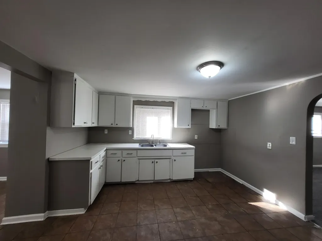 2216 Goulson Avenue Warren City MI 48091