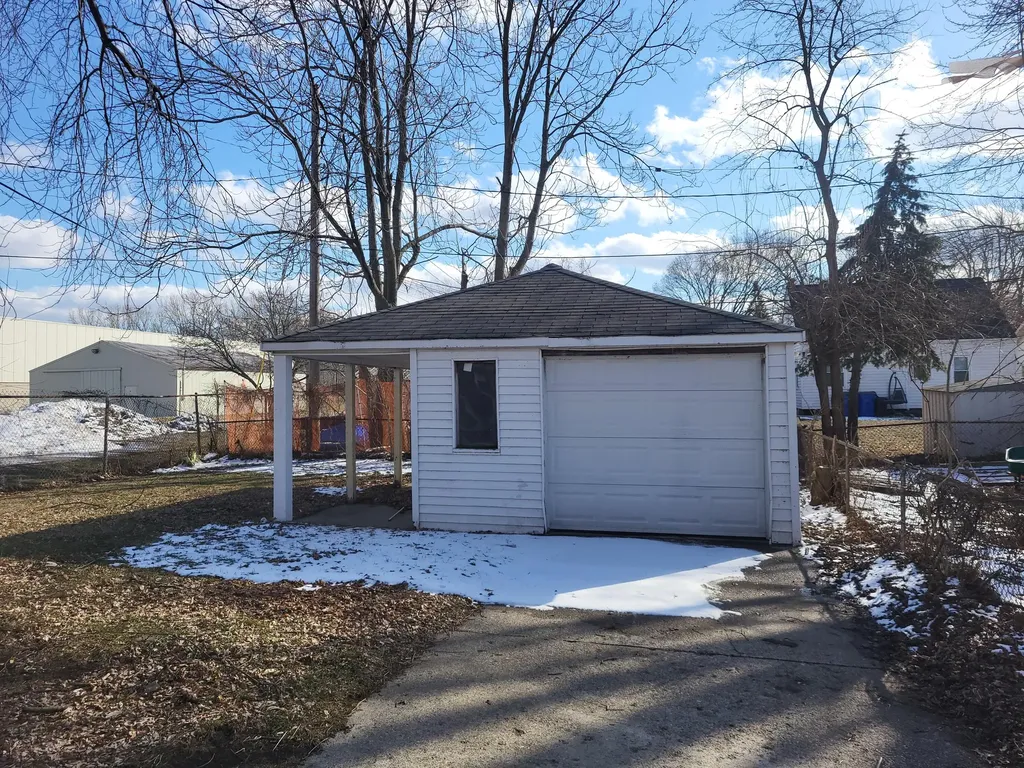 2216 Goulson Avenue Warren City MI 48091