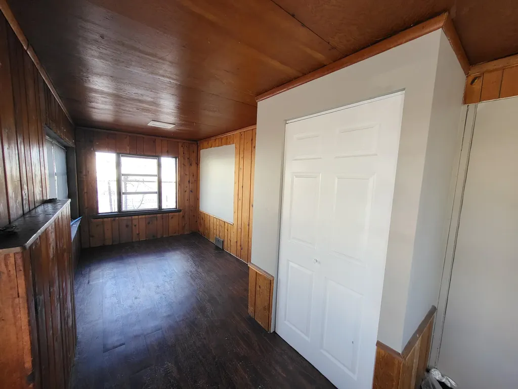 2216 Goulson Avenue Warren City MI 48091