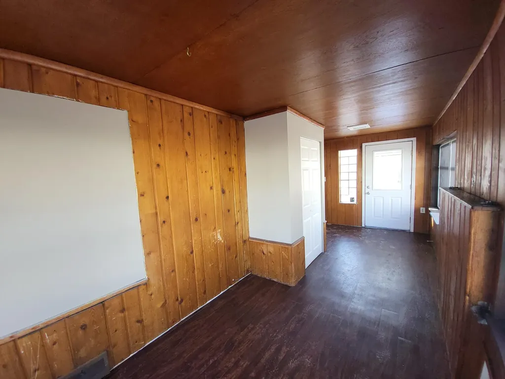 2216 Goulson Avenue Warren City MI 48091