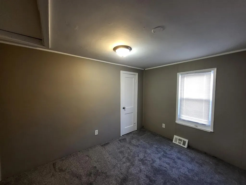 2216 Goulson Avenue Warren City MI 48091
