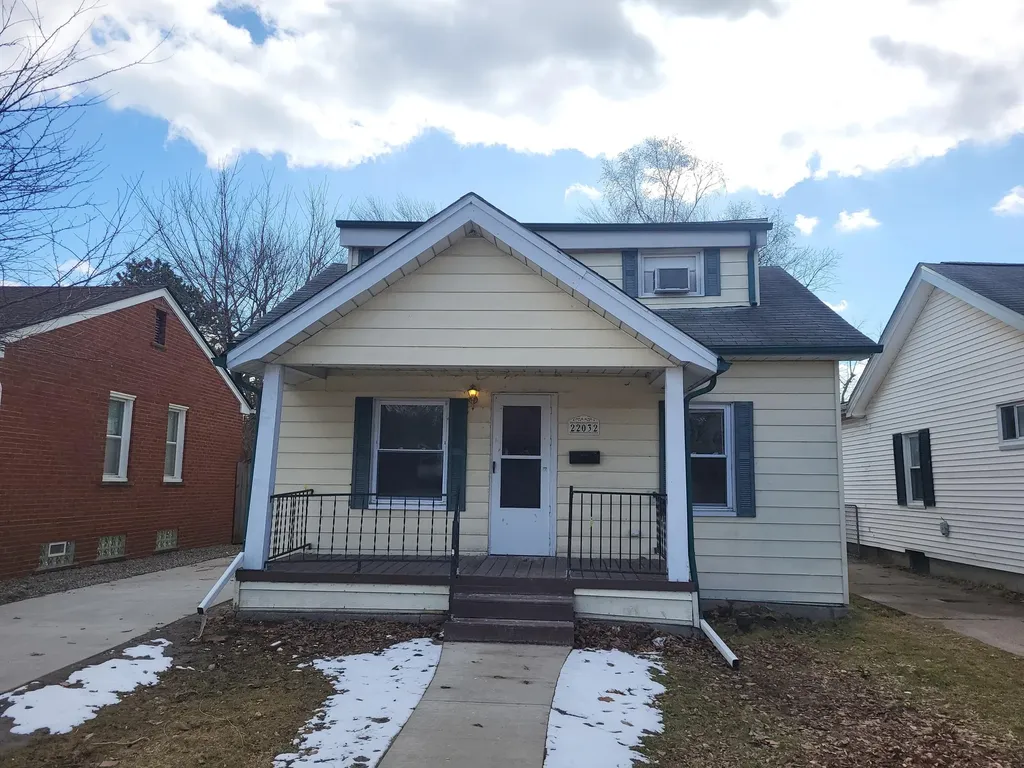 22032 Elizabeth Street St. Clair Shores City MI 48080