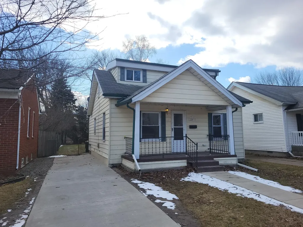 22032 Elizabeth Street St. Clair Shores City MI 48080