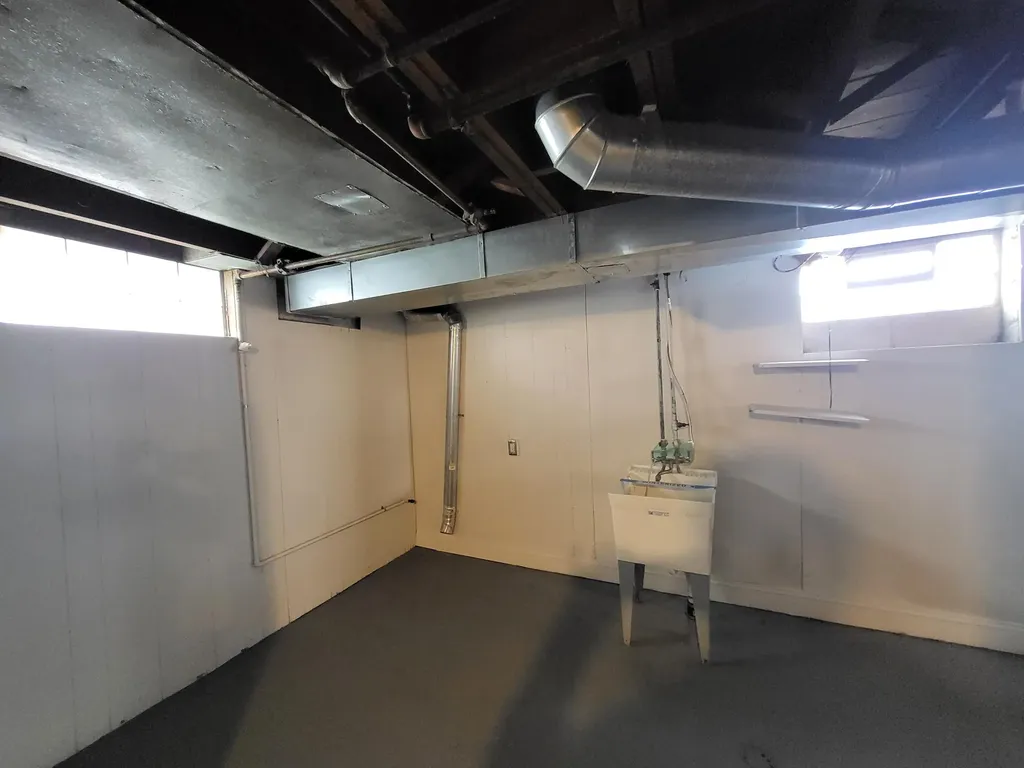1593 Lejeune Lincoln Park City MI 48146