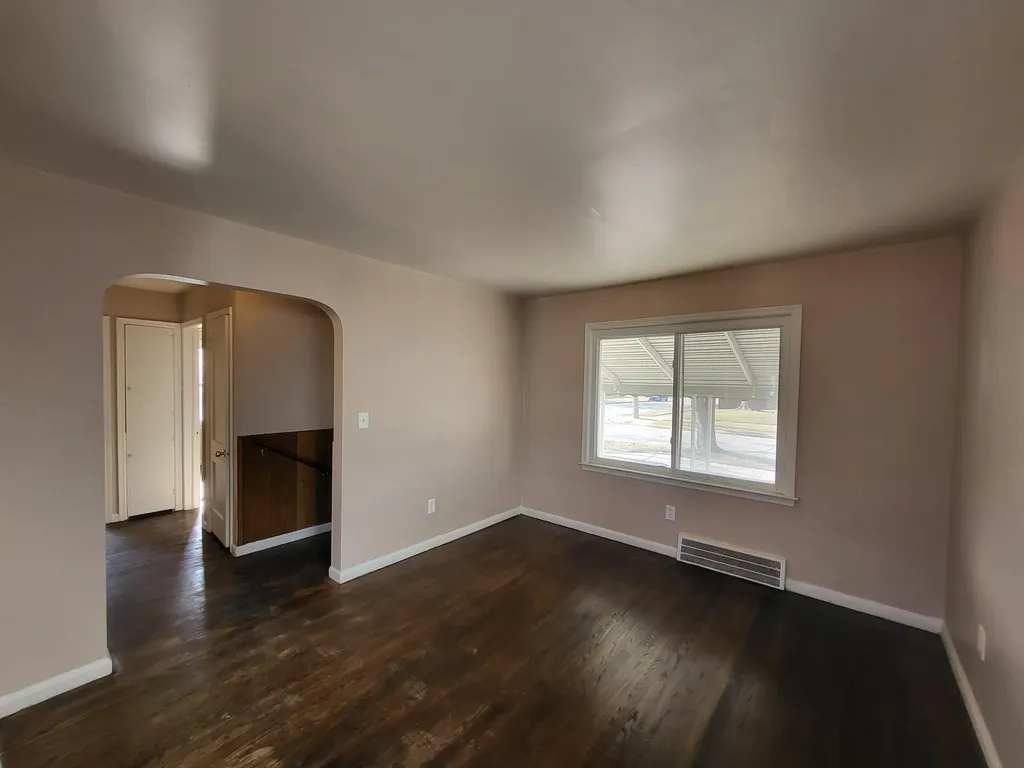 1593 Lejeune Lincoln Park City MI 48146