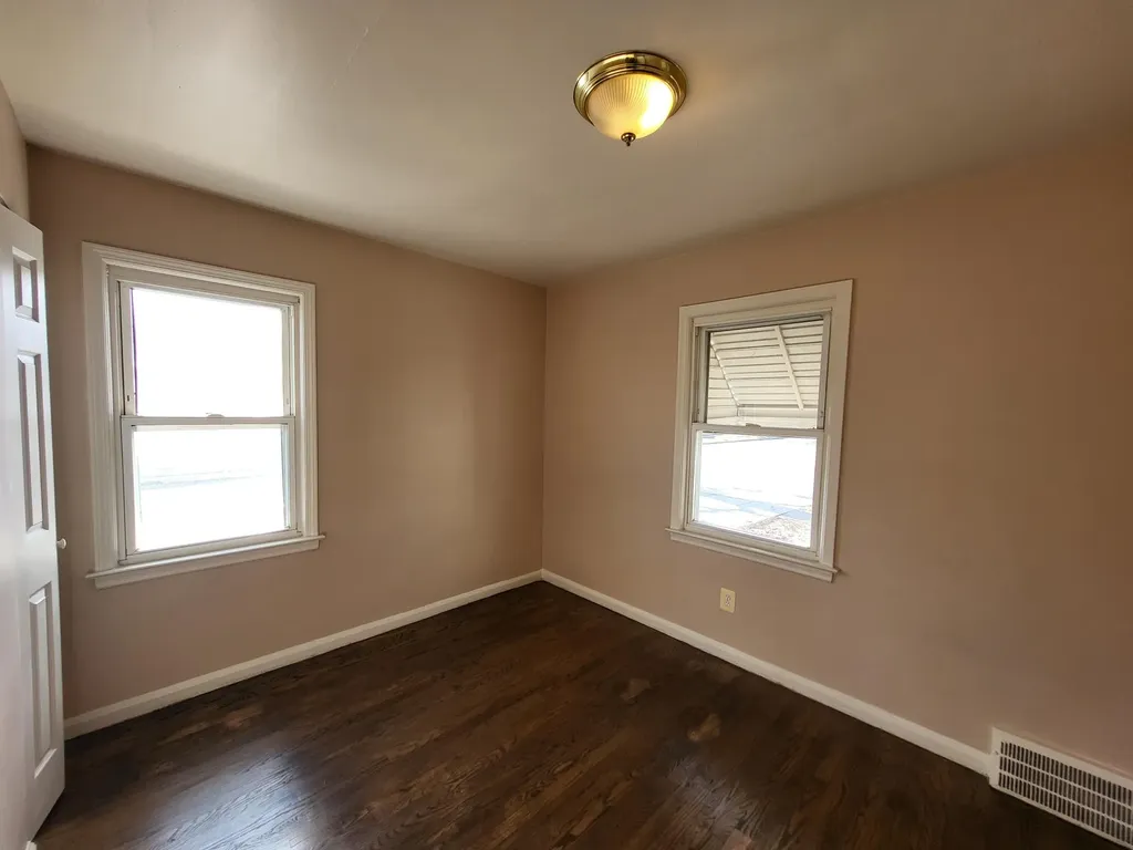 1593 Lejeune Lincoln Park City MI 48146