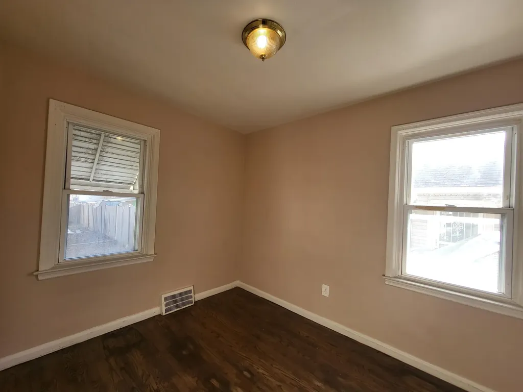 1593 Lejeune Lincoln Park City MI 48146