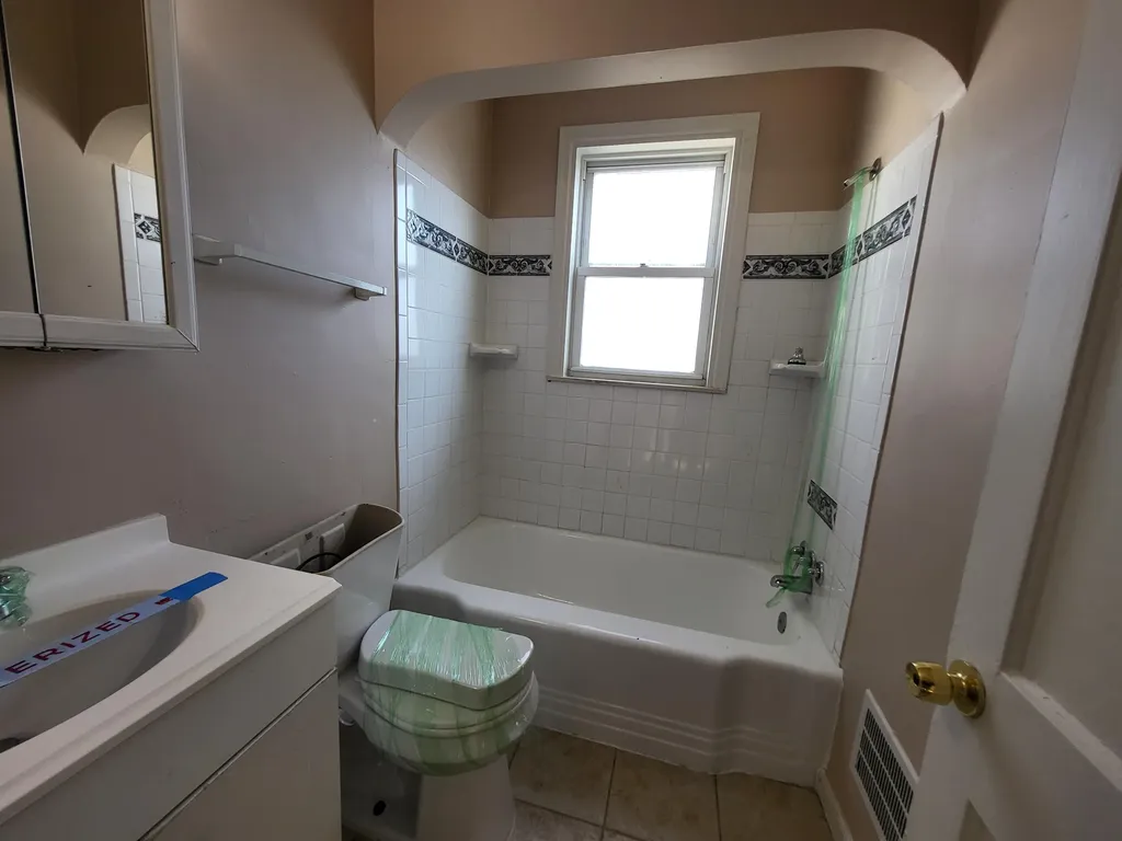 1593 Lejeune Lincoln Park City MI 48146