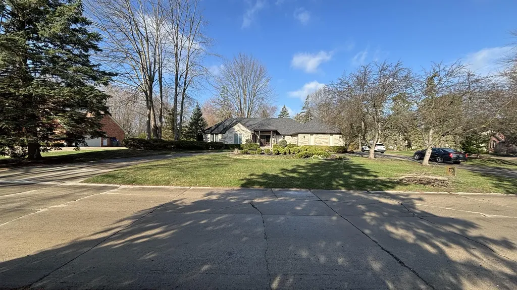 37671 Fiore Trail Clinton Charter Township MI 48036