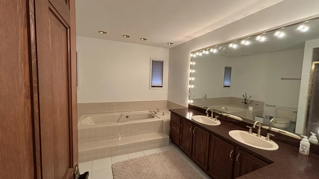 37671 Fiore Trail Clinton Charter Township MI 48036