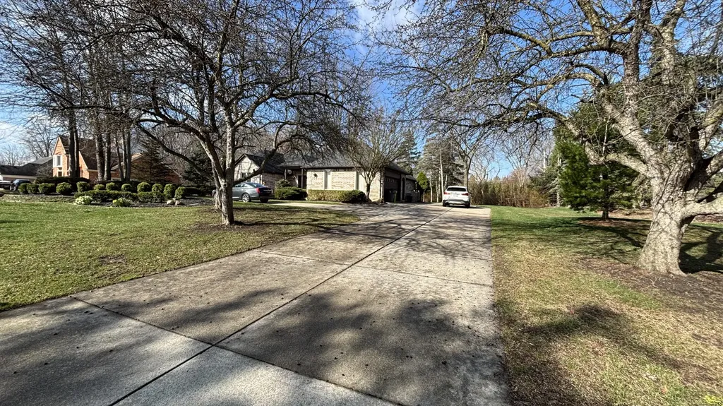37671 Fiore Trail Clinton Charter Township MI 48036