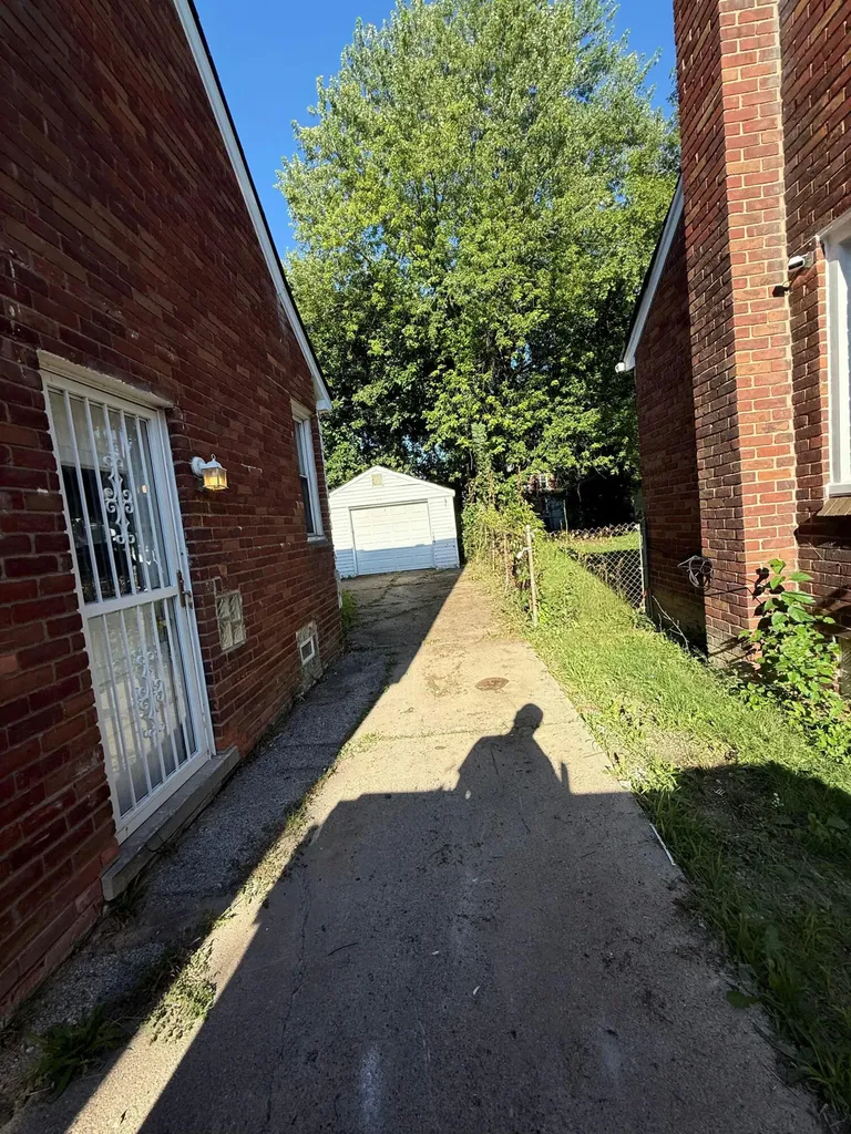 9080 Stahelin Avenue Detroit City MI 48228