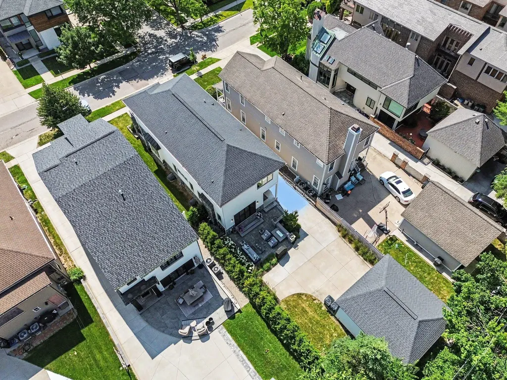 484 Park Street Birmingham City MI 48009