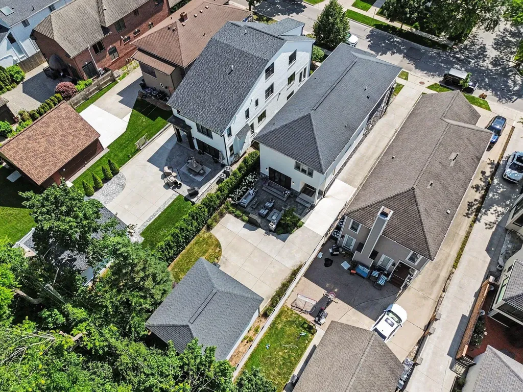 484 Park Street Birmingham City MI 48009