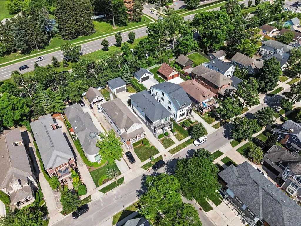 484 Park Street Birmingham City MI 48009