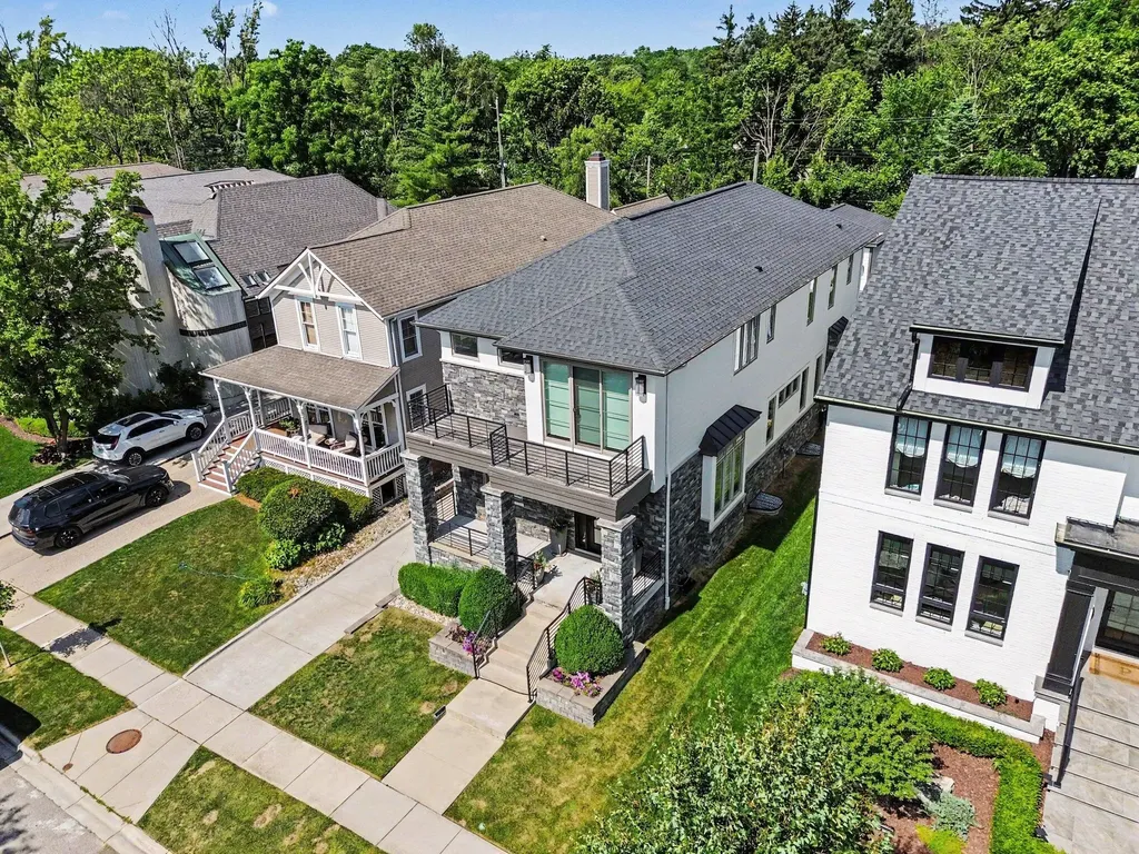 484 Park Street Birmingham City MI 48009