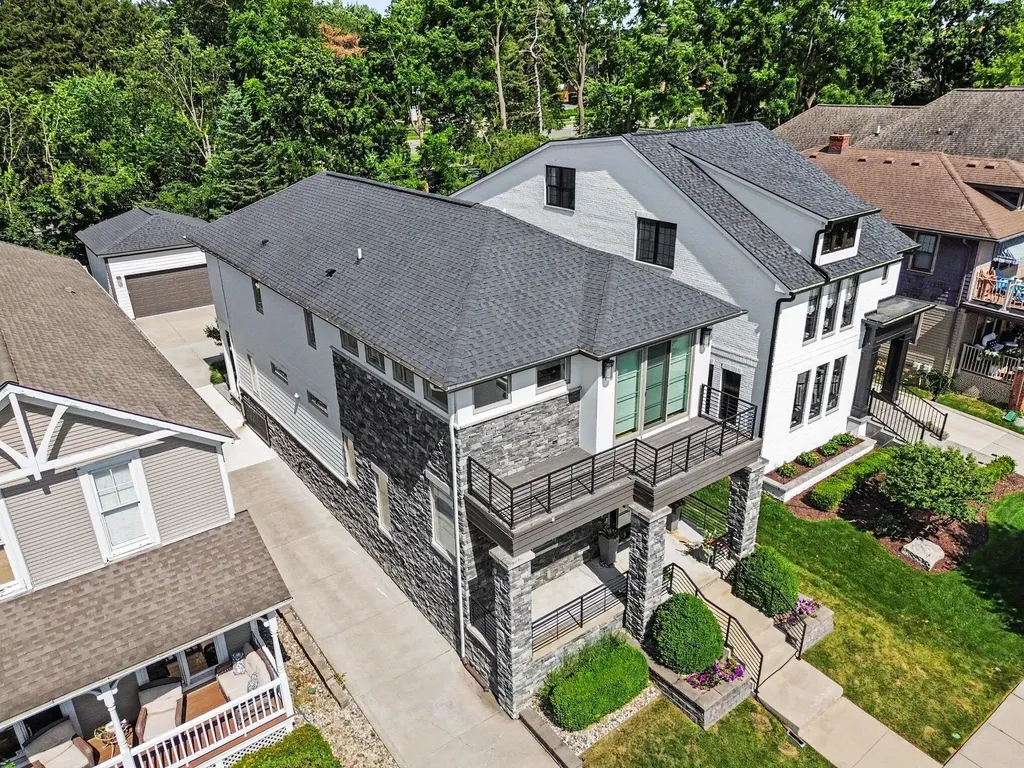 484 Park Street Birmingham City MI 48009