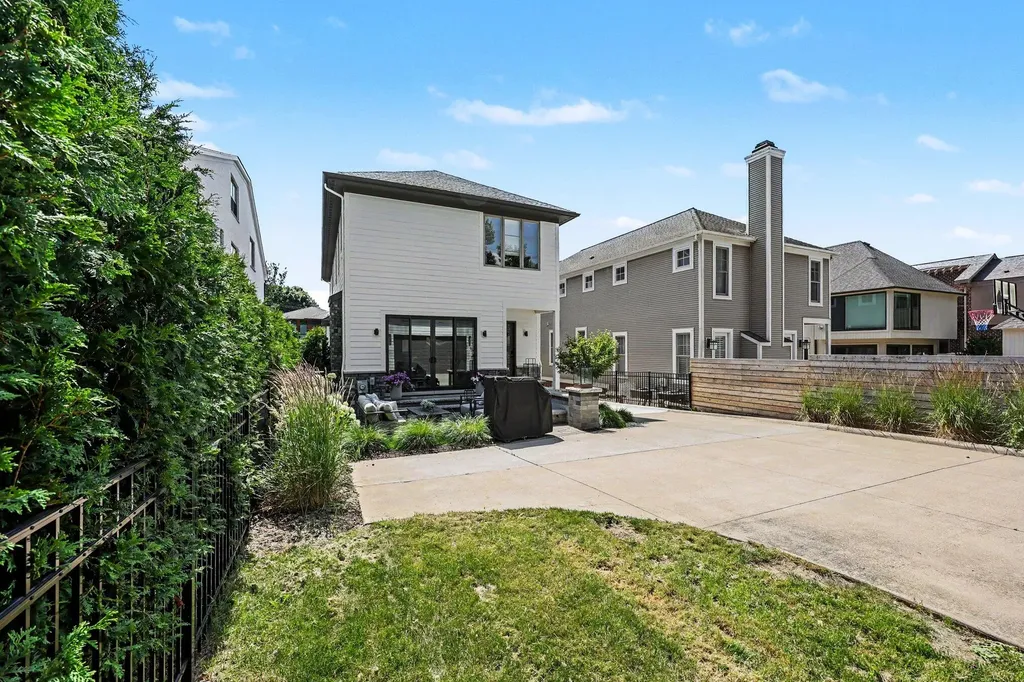 484 Park Street Birmingham City MI 48009