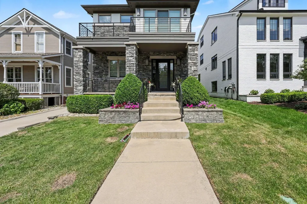 484 Park Street Birmingham City MI 48009