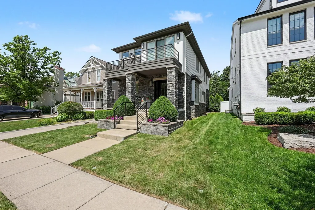 484 Park Street Birmingham City MI 48009