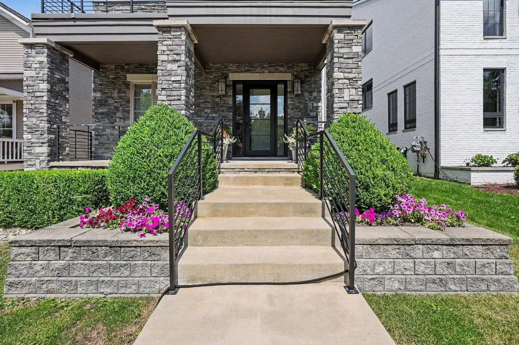 484 Park Street Birmingham City MI 48009
