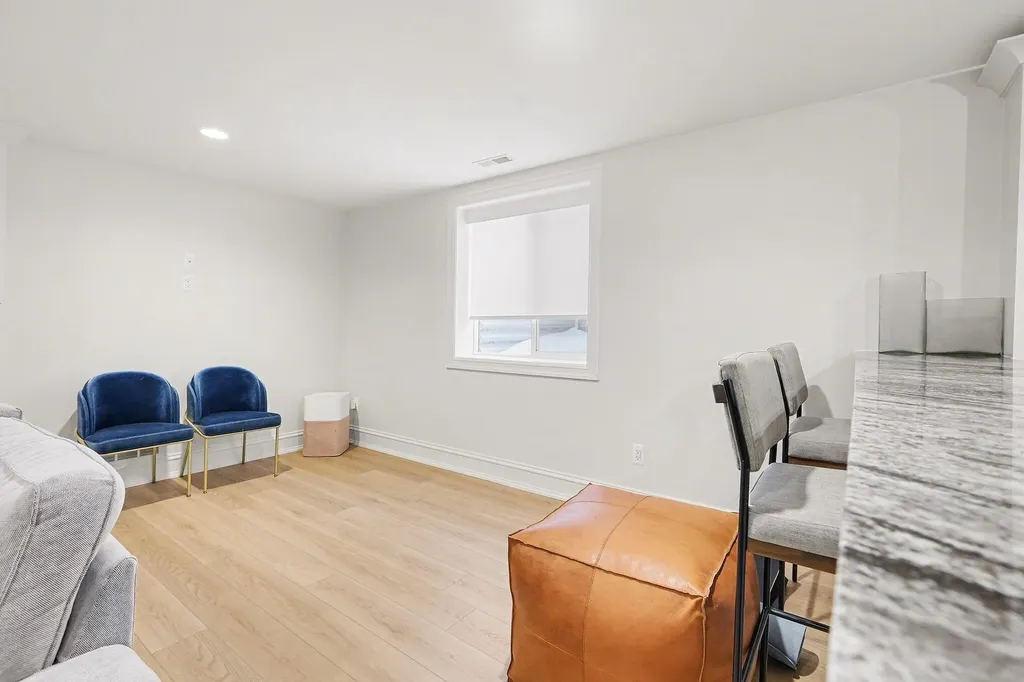 484 Park Street Birmingham City MI 48009
