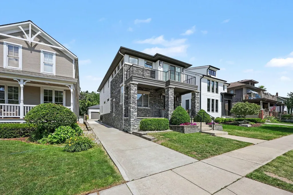 484 Park Street Birmingham City MI 48009