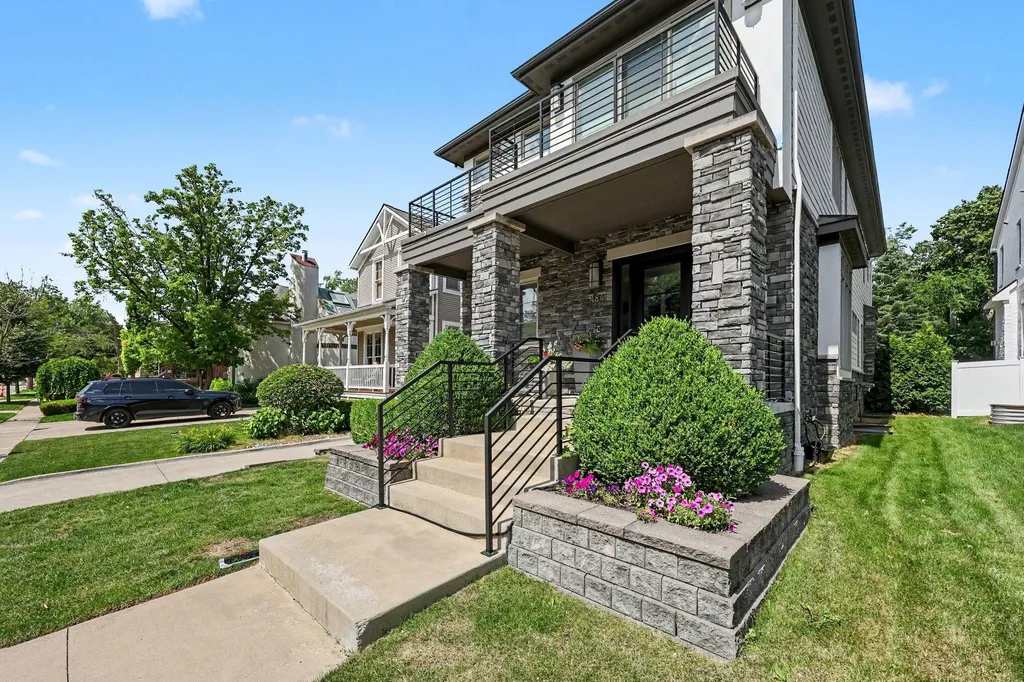 484 Park Street Birmingham City MI 48009