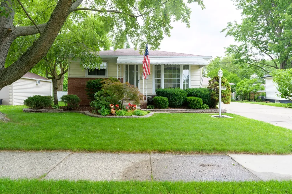 26352 Osmun Street Madison Heights City MI 48071