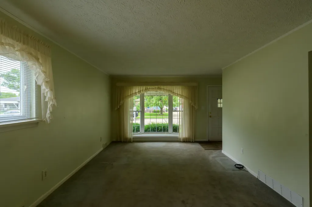 26352 Osmun Street Madison Heights City MI 48071
