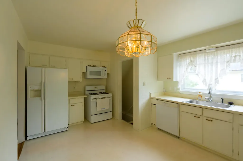 26352 Osmun Street Madison Heights City MI 48071