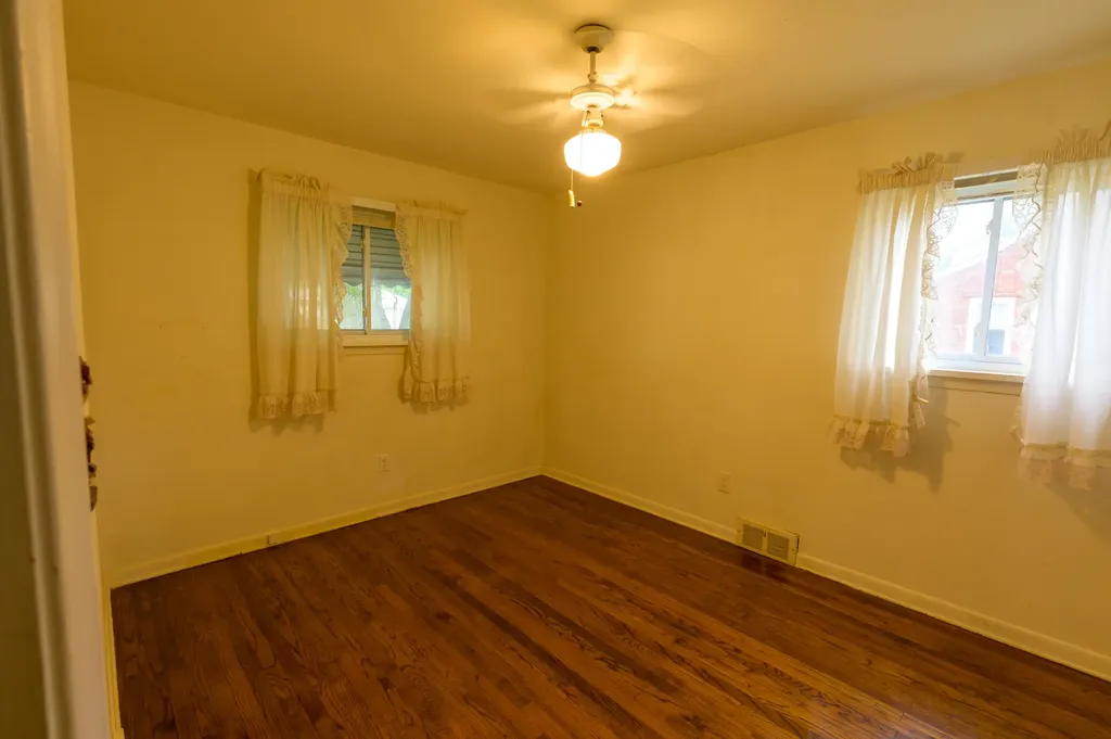 26352 Osmun Street Madison Heights City MI 48071