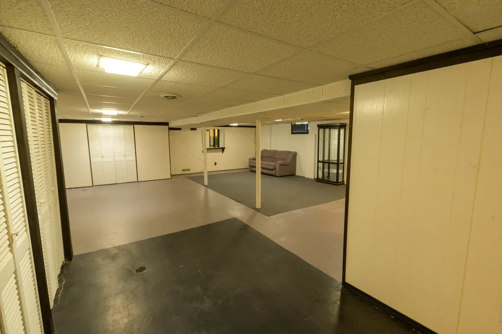 26352 Osmun Street Madison Heights City MI 48071