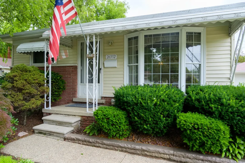 26352 Osmun Street Madison Heights City MI 48071