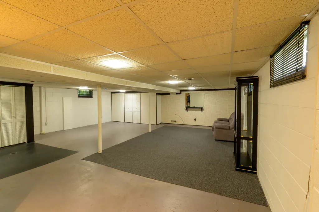 26352 Osmun Street Madison Heights City MI 48071