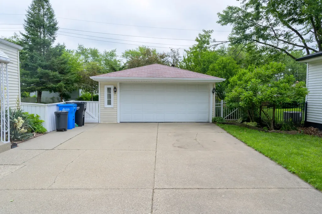 26352 Osmun Street Madison Heights City MI 48071
