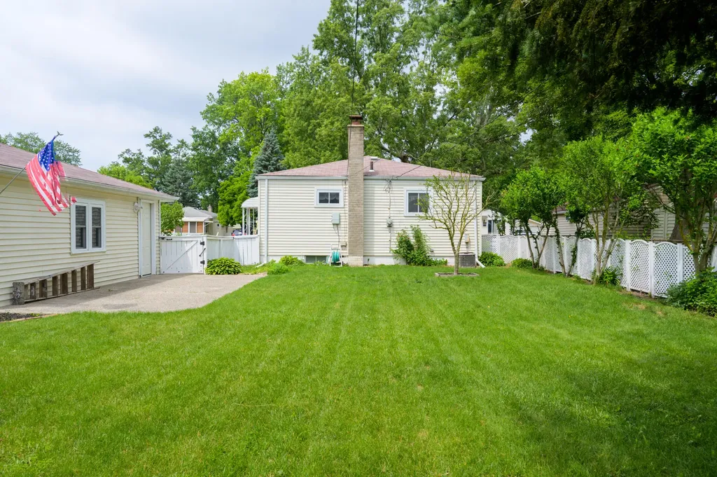 26352 Osmun Street Madison Heights City MI 48071