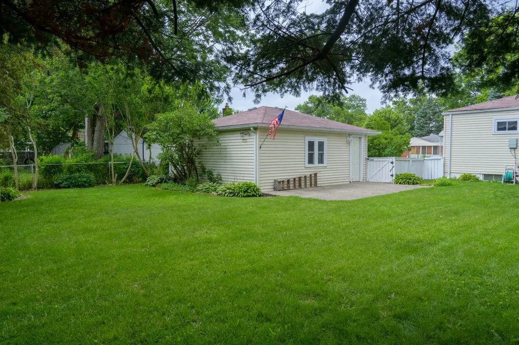 26352 Osmun Street Madison Heights City MI 48071