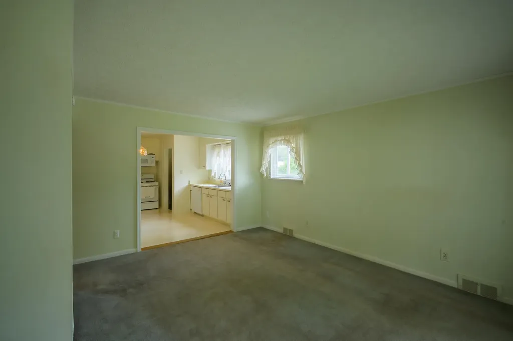 26352 Osmun Street Madison Heights City MI 48071