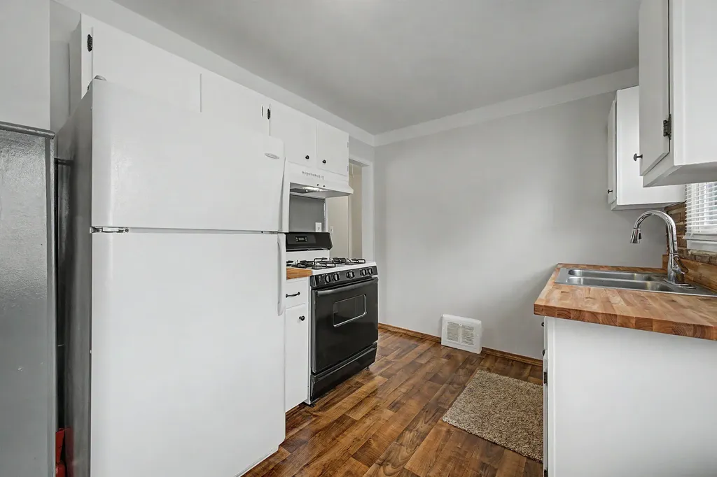 17727 Lowell Street Roseville City MI 48066