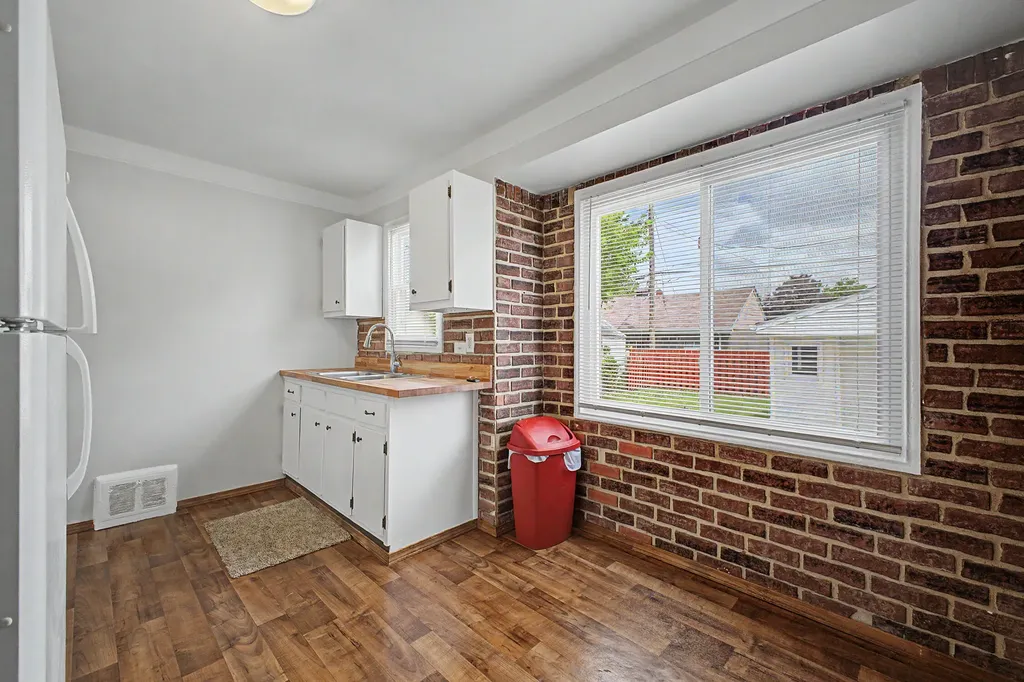 17727 Lowell Street Roseville City MI 48066