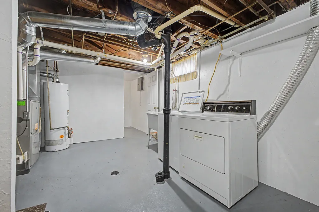 17727 Lowell Street Roseville City MI 48066